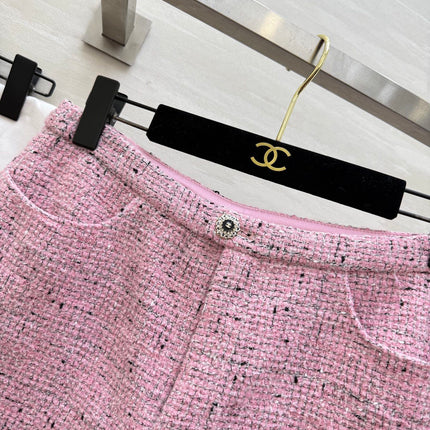 CHANEL 26S SHORT-SLEEVE WOOL TOP AND SHORTS SET 929