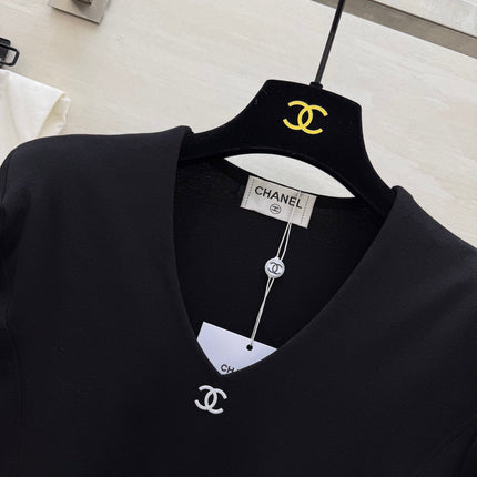 CHANEL 26S V-NECK SWEATSHIRT 973