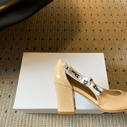 DIOR 26S HIGH HEELS 80 MM IN BEIGE PATENT CALFSKIN WITH RIBBON BOW