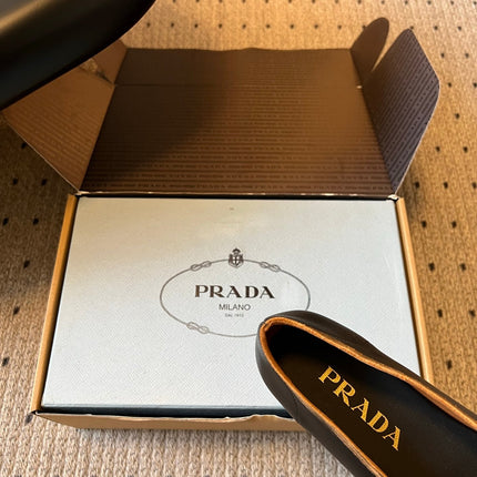 PRADA 26S POINTED TOE BOW FLATS IN BLACK CALFSKIN