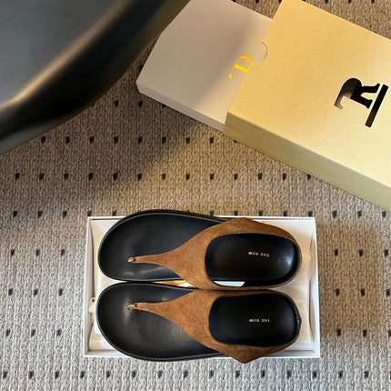 THE ROW 26S THONG SANDALS IN CARAMEL BROWN SUEDE