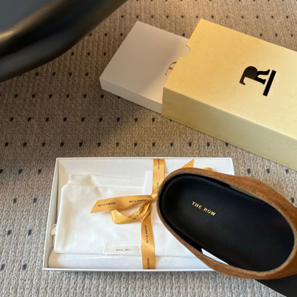 THE ROW 26S THONG SANDALS IN CARAMEL BROWN SUEDE