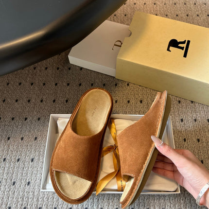 THE ROW 26S THONG SANDALS IN CARAMEL BROWN SUEDE