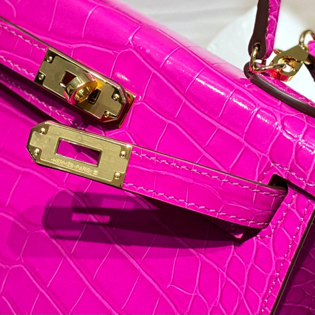 HERMES 25S MINI KELLY 19 IN DEEP MAGENTA CALFSKIN GOLD HARDWARE