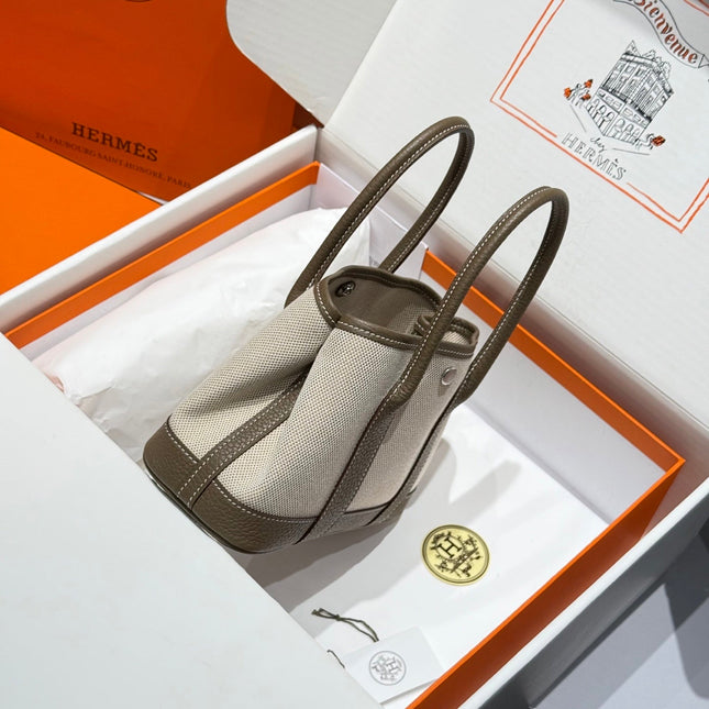 GARDEN PARTY 23CM IN WHITE TOILETS COTTON CANVAS AND TAUPE CALFSKIN