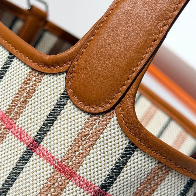 PICOTIN LOCK 18 BAG IN GOLD CALFSKIN ÉCRU/BEIGE/FAUVE/ROSE POP/NOIR EMBROIDERY PLAID CANVAS