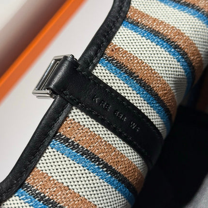 PICOTIN LOCK 18 BAG IN BLACK CALFSKIN ÉCRU/NOIR/FAUVE/NOIR/BLEU ZANZIBAR EMBROIDERY CANVAS