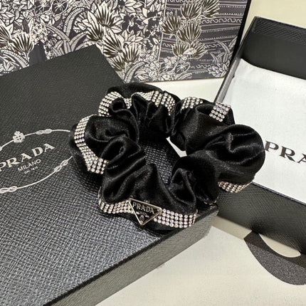 SCRUNCHIE IN BLACK VELVET WITH CRYSTAL CHAIN 369301