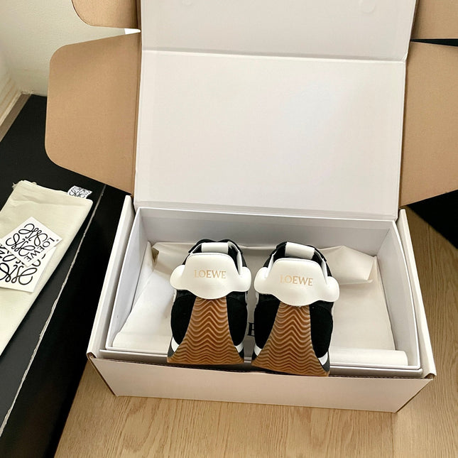 LOEWE 26S FLOW RUNNER SNEAKER IN BLACK SUEDE AND WHITE SHEEPSKIN