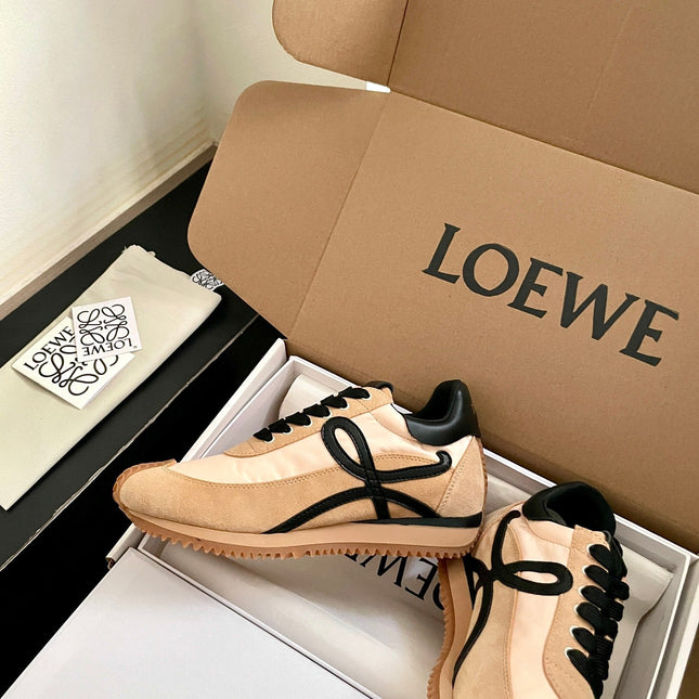 LOEWE 26S FLOW RUNNER SNEAKER IN LIGHT BROWN SUEDE AND BLACK SHEEPSKIN
