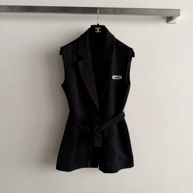 CHANEL 26S SLEEVELESS BLAZER 708