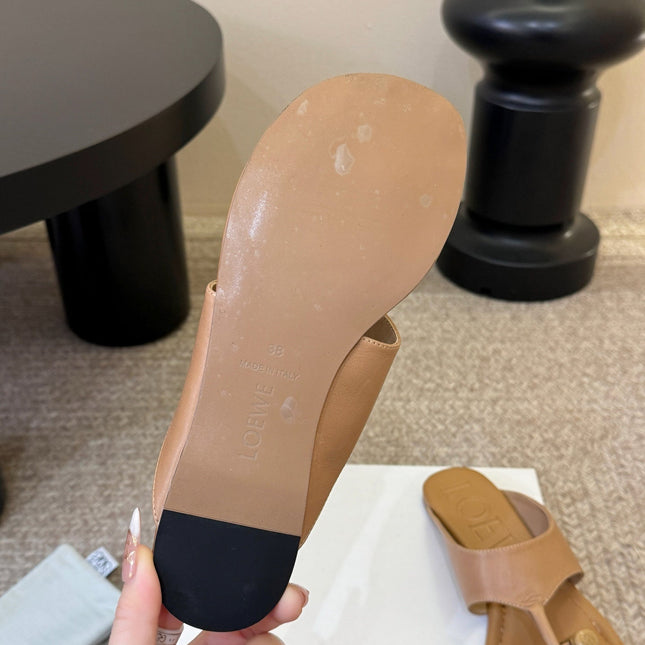LOEWE 26S TOGGLE FLAT SANDAL IN TAN BROWN CALFSKIN