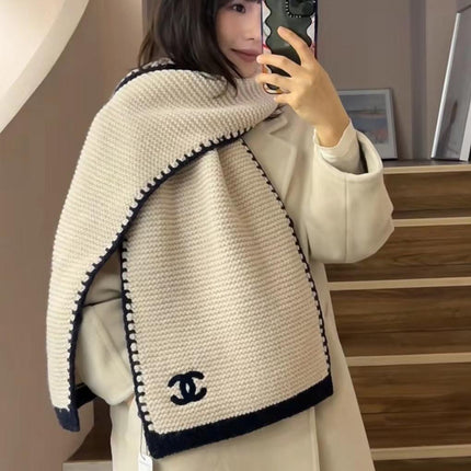 KNIT SCARF 200 CM IN WHITE CASHMERE WITH BLACK LOGO 383911