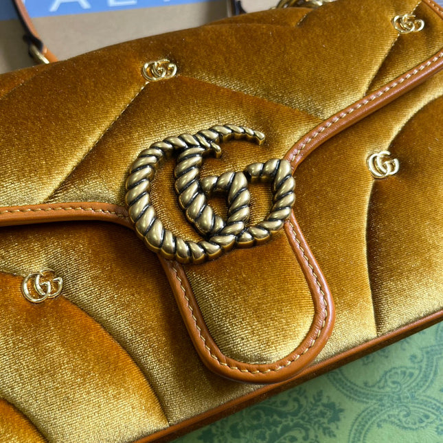 GG MARMONT MEDIUM 26 BAG IN GOLDEN VELVET
