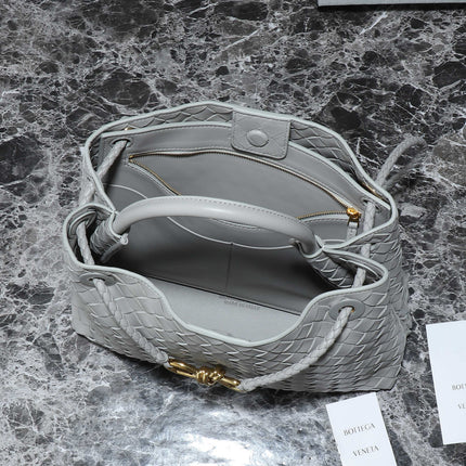 BV MEDIUM ANDIAMO 32CM GREY LAMBSKIN