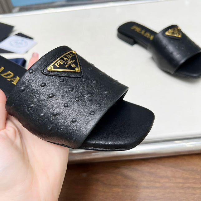 PRA SAFFIANO PATENT SLIDES OSTRICH MOTIF BLACK CALFSKIN