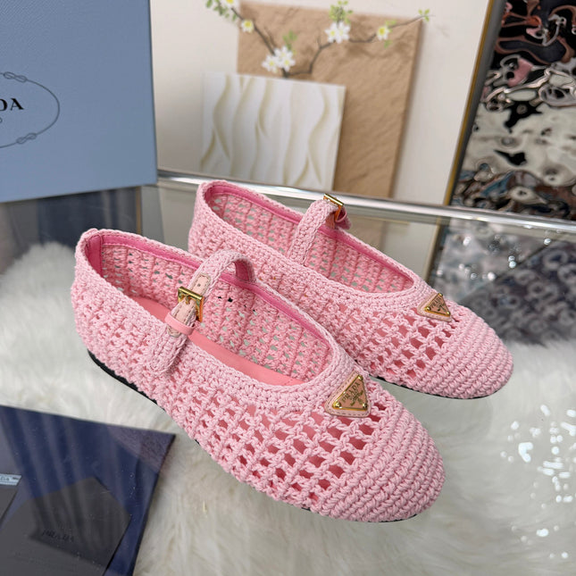 PRADA 26S MARY JANE FLATS IN PINK WOVEN RAFFIA WITH TRIANGLE LOGO