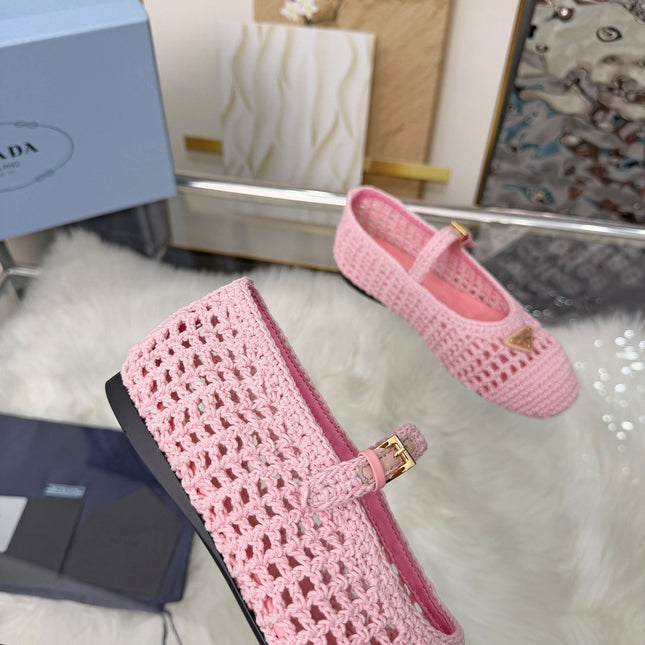 PRADA 26S MARY JANE FLATS IN PINK WOVEN RAFFIA WITH TRIANGLE LOGO