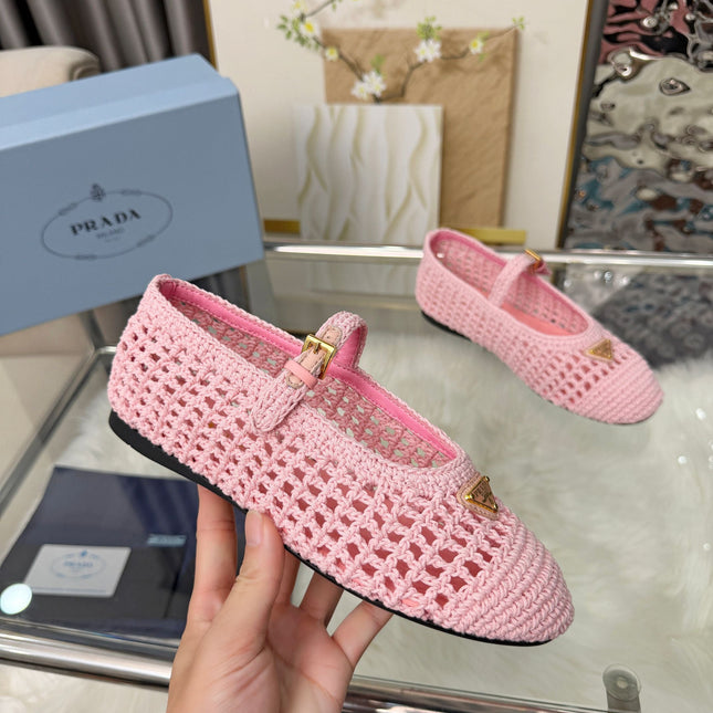 PRADA 26S MARY JANE FLATS IN PINK WOVEN RAFFIA WITH TRIANGLE LOGO