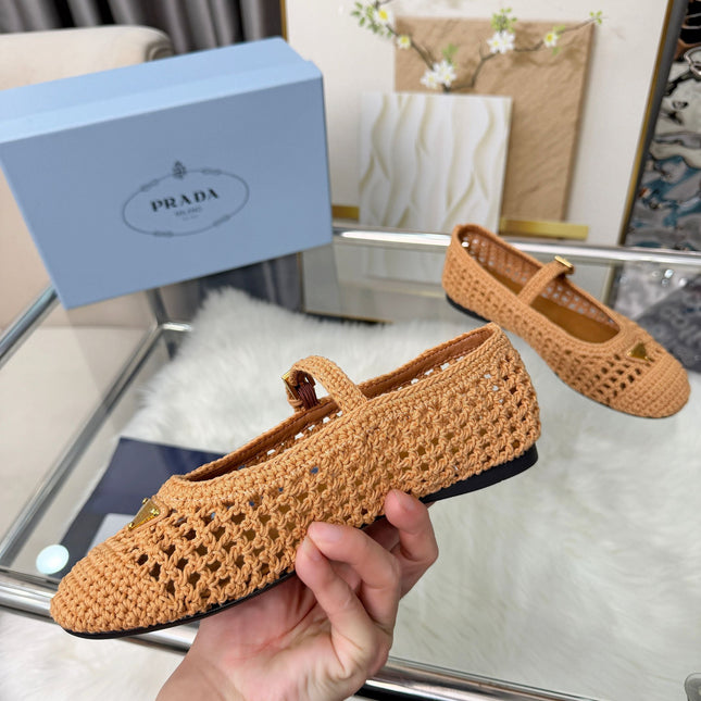 PRADA 26S MARY JANE FLATS IN BROWN WOVEN RAFFIA WITH TRIANGLE LOGO