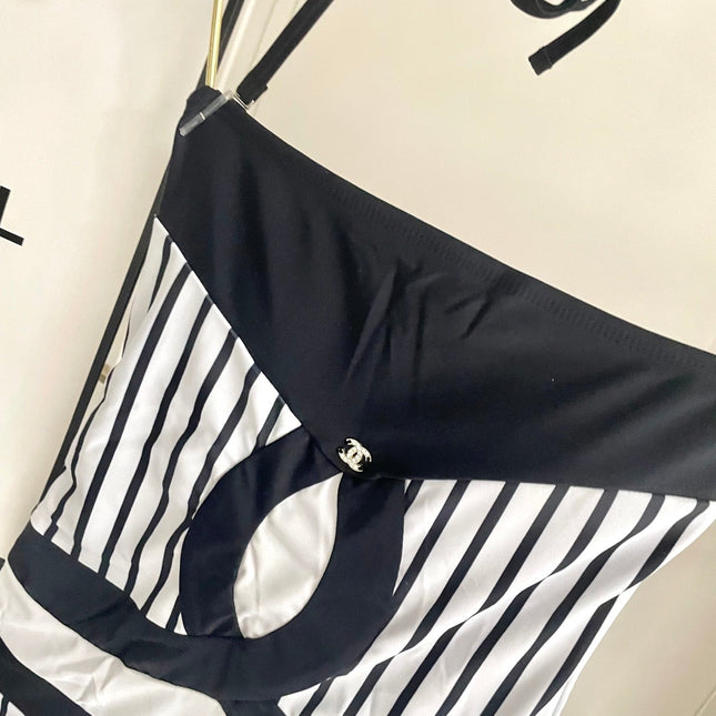 CC BIKINI SWIMSUIT SET IN WHITE WITH BLACK VERTICAL STRIPES 633258