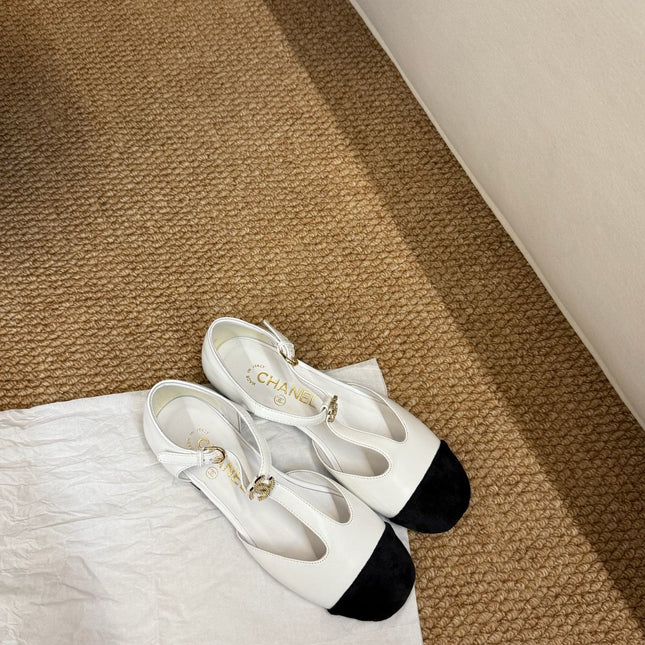 CHANEL 26S SLINGBACK SHOES IN WHITE CALFSKIN AND SUEDE GOLD HARDWARE