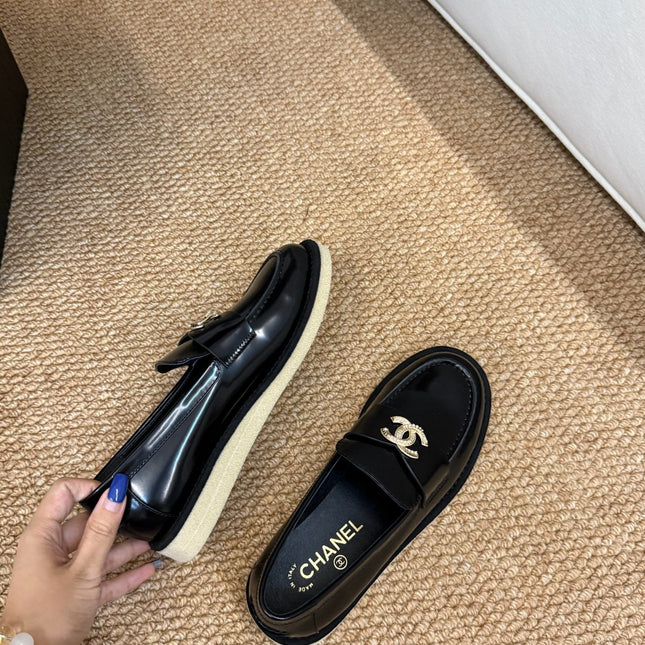 CHANEL 26S LOAFER IN BLACK PATENT CALFSKIN CC LOGO