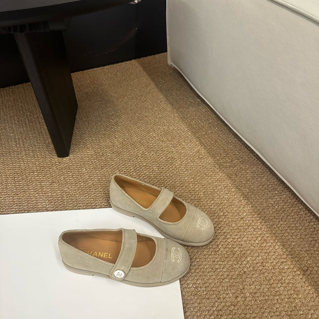 CHANEL 26S MARY JANE FLATS IN BEIGE SUEDE CC LOGO