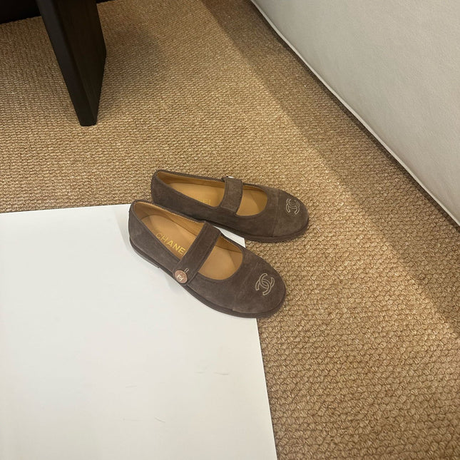 CHANEL 26S MARY JANE FLATS IN BROWN SUEDE CC LOGO