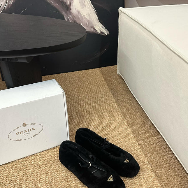 PRADA 26S SHEARLING BALLET FLATS IN BLACK