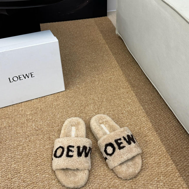 LOEWE 26S FLUFFY SLIDE SANDALS IN LIGHT BROWN SHEARLING LOGO