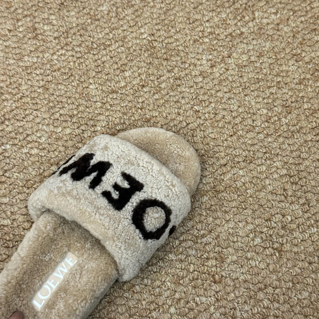 LOEWE 26S FLUFFY SLIDE SANDALS IN LIGHT BROWN SHEARLING LOGO