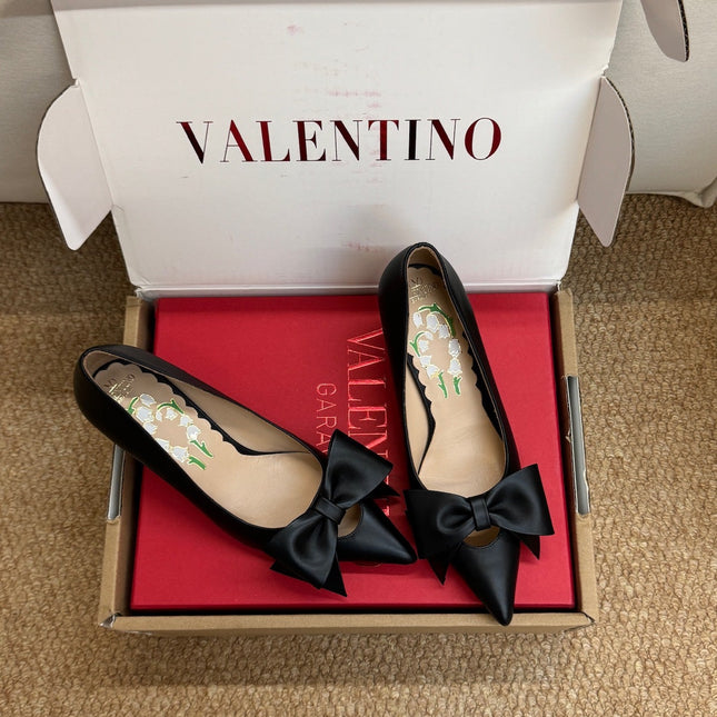 VALENTINO 26S HIGH HEEL SHOES IN BLACK CALFSKIN WITH BOW