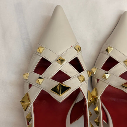 VALENTINO 26S ROCKSTUD SLINGBACK HEELS IN OFF-WHITE CALFSKIN