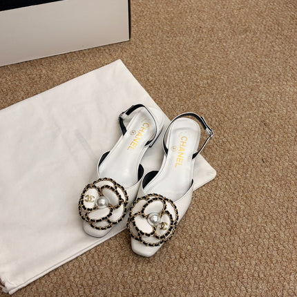 CHANEL 26S SLINGBACK FLATS IN WHITE CALFSKIN CAMELLIA PEARL
