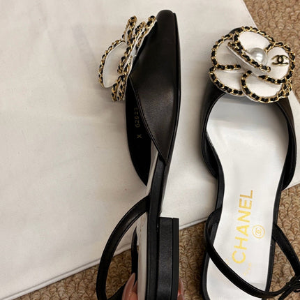 CHANEL 26S SLINGBACK FLATS IN BLACK CALFSKIN CAMELLIA PEARL