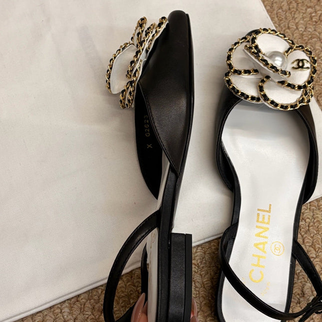 CHANEL 26S SLINGBACK FLATS IN BLACK CALFSKIN CAMELLIA PEARL