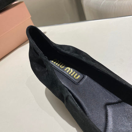 POINTED-TOE MID HEEL PUMPS IN BLACK SUEDE
