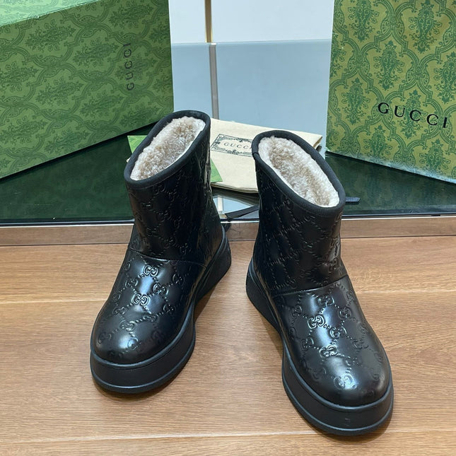 GG UGG BOOTS IN BLACK EMBOSSED SUEDE AND BEIGE WOOL LINING