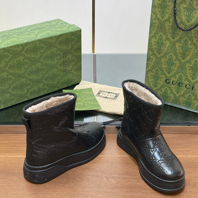 GG UGG BOOTS IN BLACK EMBOSSED SUEDE AND BEIGE WOOL LINING