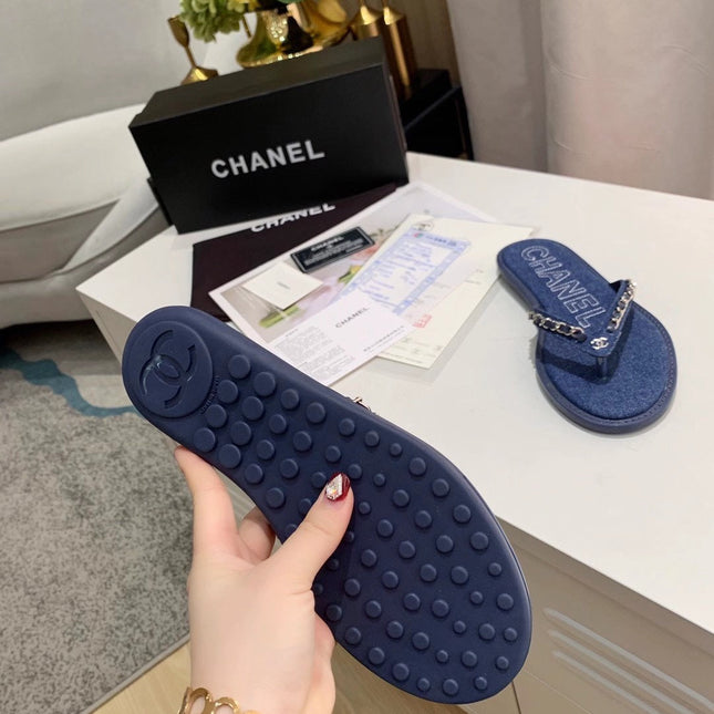 THONG SLIPPERS IN COBALT BLUE DENIM