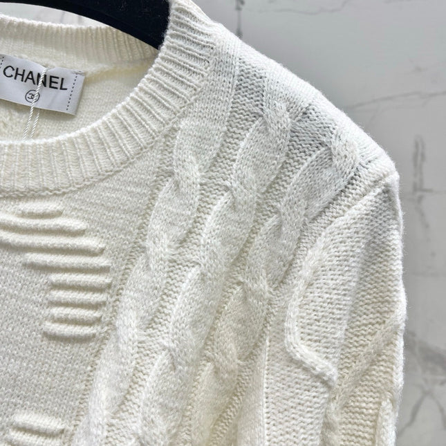 CHANEL 26S LONG-SLEEVE CREWNECK SWEATER 667
