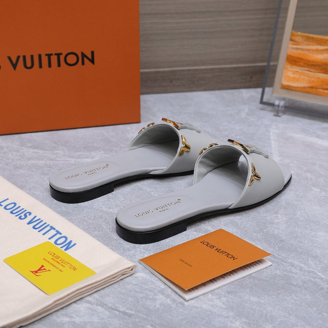 LV 26S FLAT SLIDE SANDALS IN LIGHT GREY CALFSKIN GOLD HARDWARE