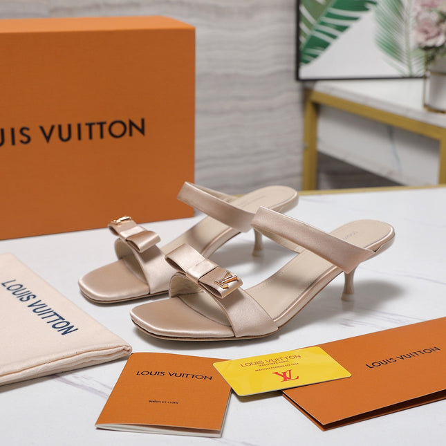 LV 26S SLIDE HEELS 40MM IN NUDE PINK SATIN WITH BOW