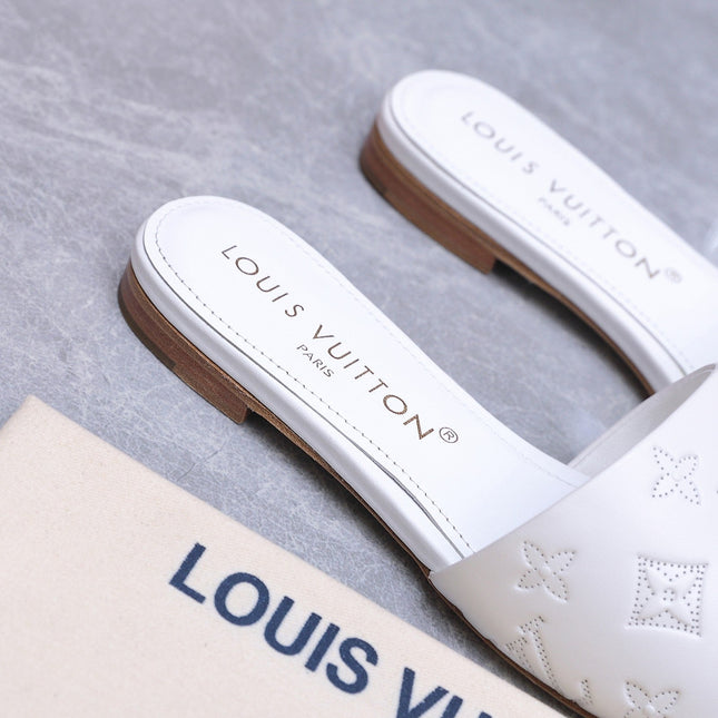 LV 26S FLAT SLIDE SANDALS IN WHITE CALFSKIN EMBOSSED MONOGRAM LOGO