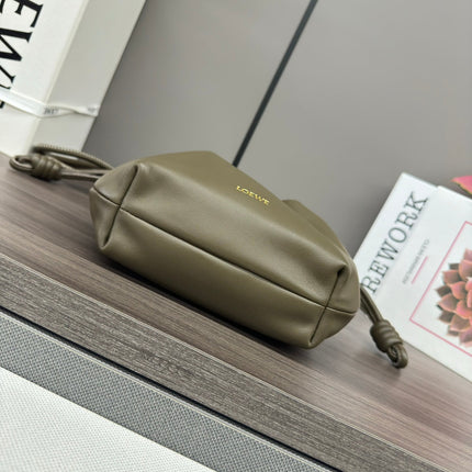 LOE 23 FLAMENCO PURSE BUCKET IN ARMY GREEN LAMBSKIN