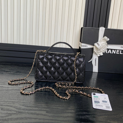25C FLAP BAG 18 IN BLACK SHINY GRAINED CALFSKIN GOLD HARDWARE