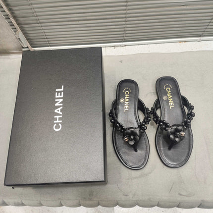 THONG SLIPPERS CAMELLIA IN BLACK SOFT LEATHER