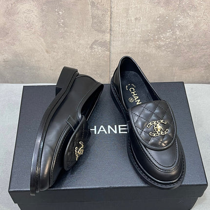 CHANEL 26S LOAFERS IN BLACK QUILTED CALFSKIN WITH CHAIN CC LOGO