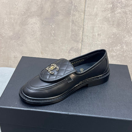 CHANEL 26S LOAFERS IN BLACK QUILTED CALFSKIN WITH CHAIN CC LOGO